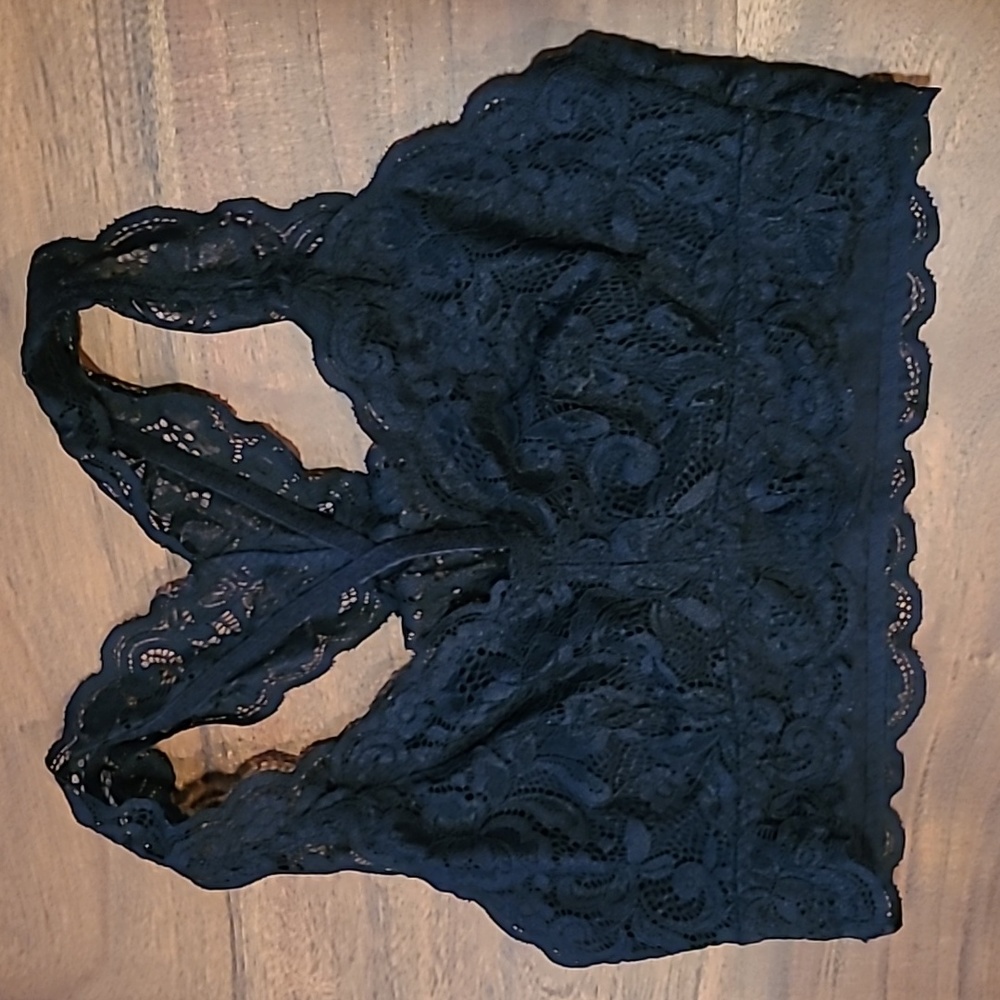 Serra Medium lacy black bralette Excellent